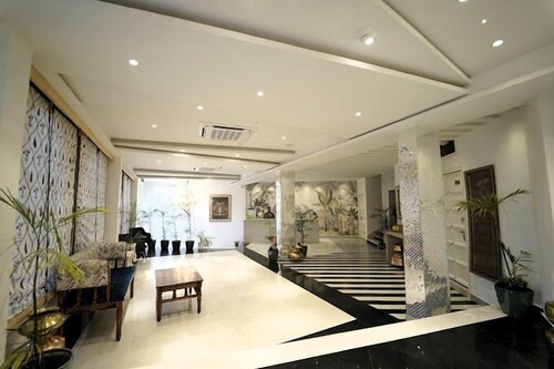 Grandrosse Boutique - Lake Facing Hotel