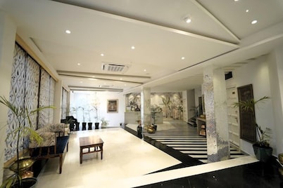 Grandrosse Boutique - Lake Facing Hotel