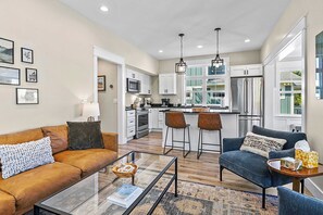 Smart TV, fireplace - Coho Cottage, Village of Empire MI, Steps from SBD (Empire)