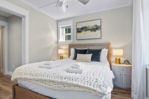 3 bedrooms, iron/ironing board, free WiFi, bed sheets - Coho Cottage, Village of Empire MI, Steps from SBD (Empire)