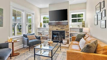 Een smart-tv en een open haard