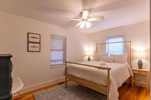4 habitaciones, tabla de planchar con plancha, wifi y ropa de cama 