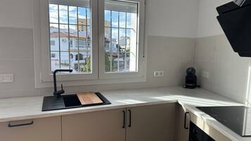 Superior Apartment, Garden View | Private kitchen | Electric kettle, toaster