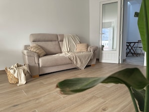 Superior Apartment, Garden View | Living room | Flat-screen TV - Casa rural Los Alcornocales (Alcala de los Gazules)