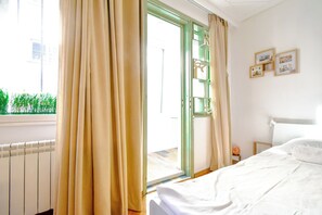 2 bedrooms, iron/ironing board, free WiFi, bed sheets - Central Duplex: Wi-Fi, Kitchen, Netflix, Heating (Sofia)