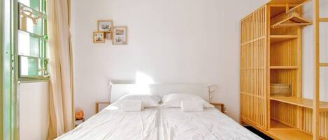 1 bedroom, desk, iron/ironing board, free WiFi