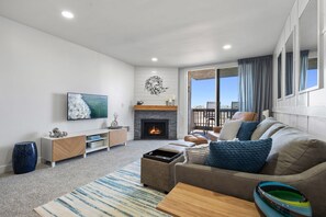 TV connectée, cheminée, baby-foot, table de tennis de table