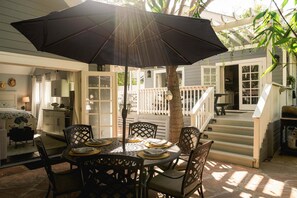 Outdoor dining - Charming Downtown Santa Barbara Home with Detached Back Unit (Santa Barbara)