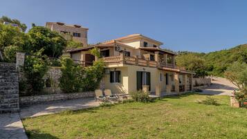 Triple Studio, Sea View | Teras/patio