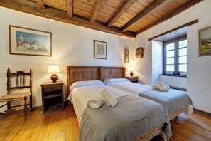 4 chambres, bureau, fer et planche à repasser, Wi-Fi gratuit