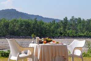 Dagelijks ontbijtbuffet (INR 700 per persoon)