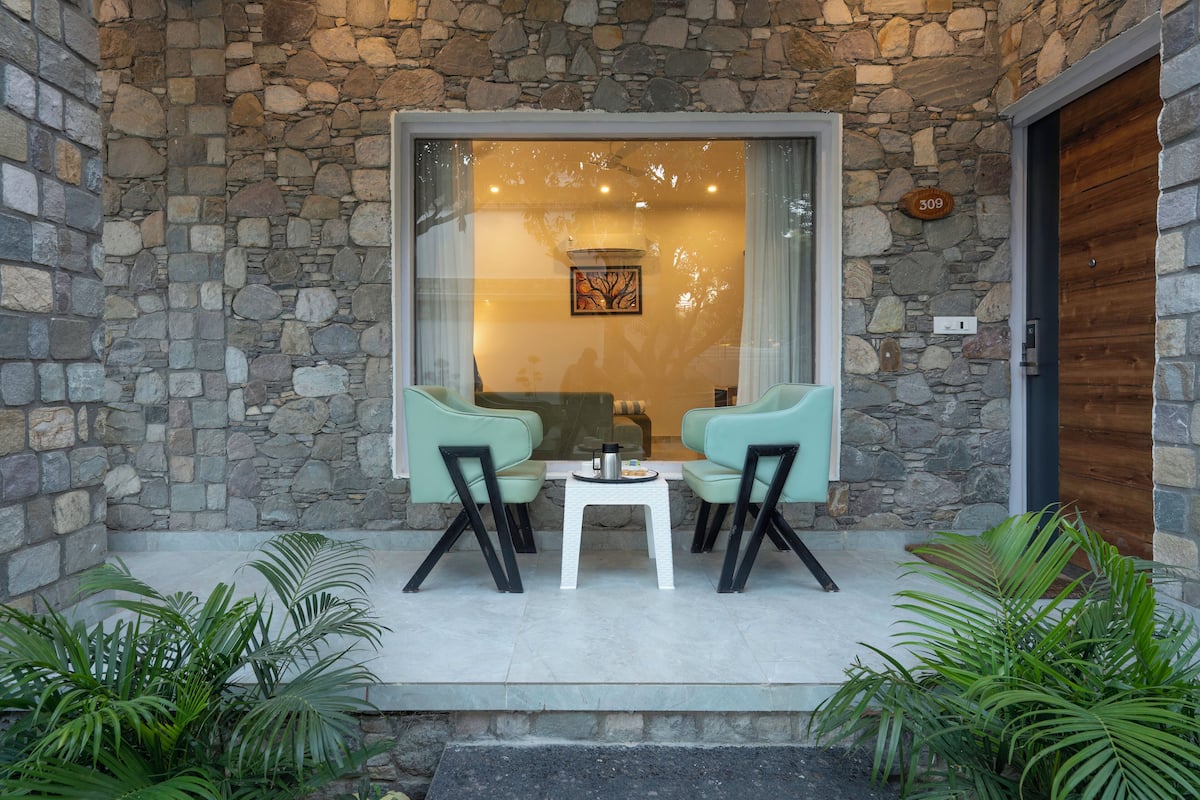 Sitabani | In-room safe, individually decorated, individually furnished, desk