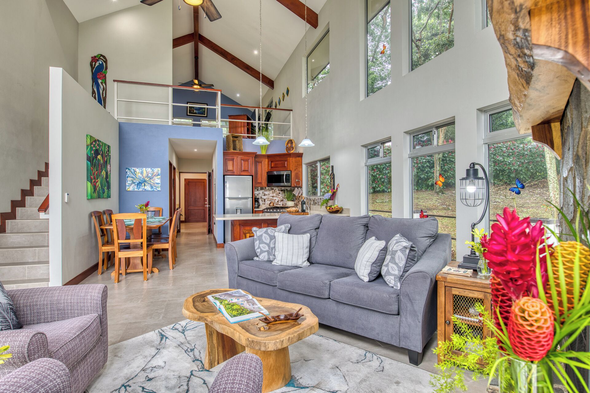 Smart TV, chimenea, reproductor de DVD y tenis de mesa 