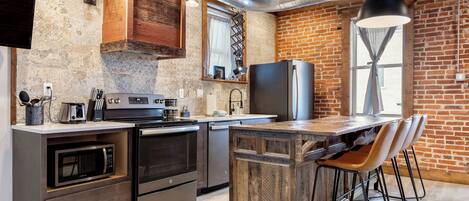 Fridge, microwave, oven, stovetop