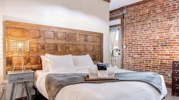 1 slaapkamer, een strijkplank/strijkijzer, gratis wifi, beddengoed