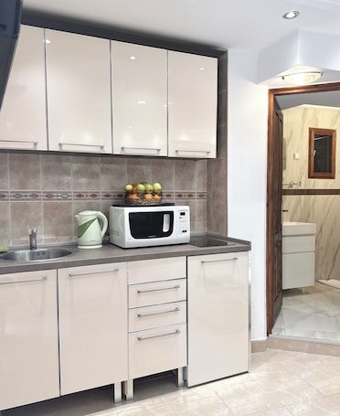 Frigobar, microondas, placa de cocina, cafetera/tetera