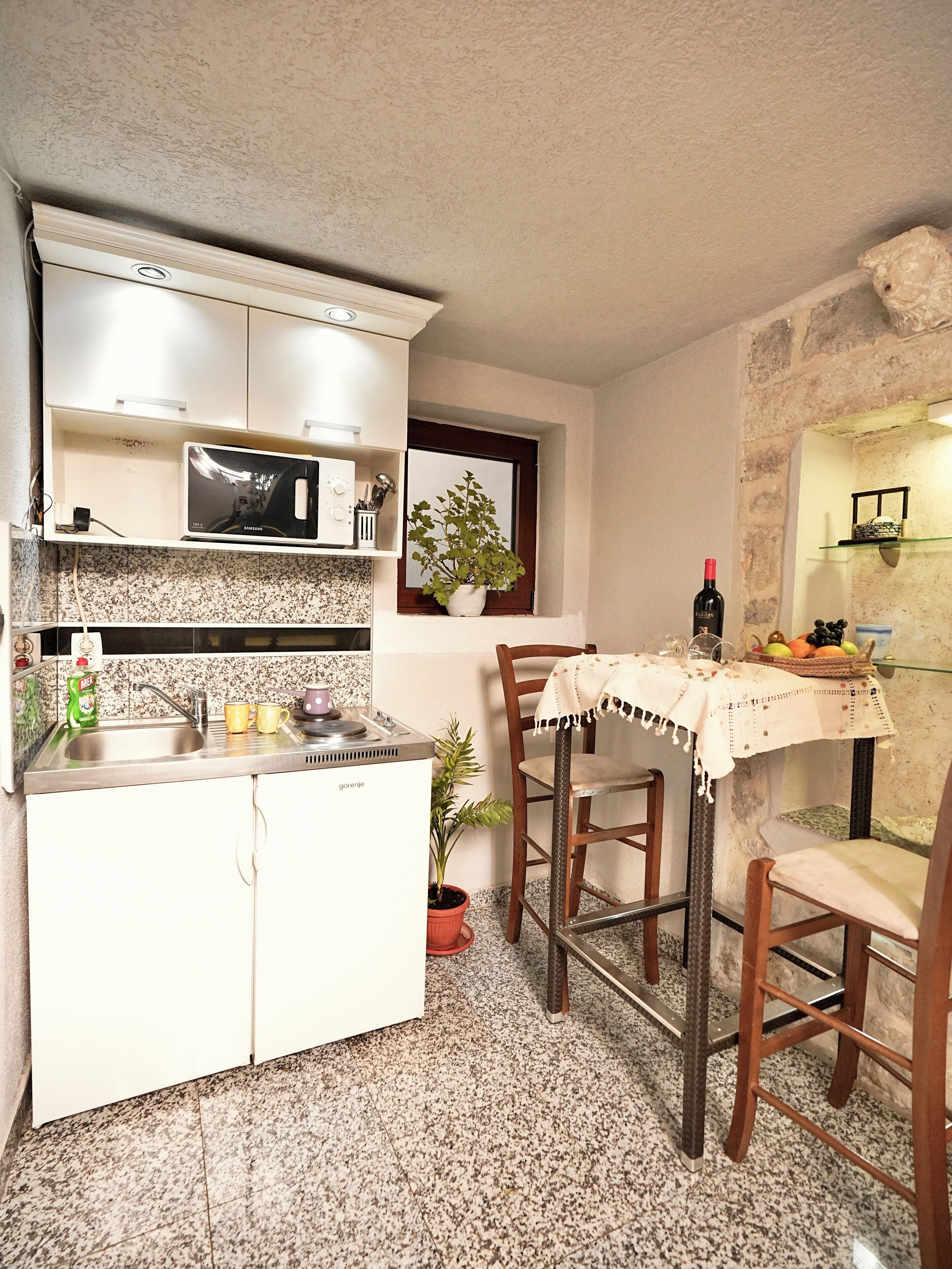 Classic Condo, City View | Private kitchen