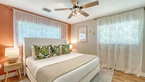 6 bedrooms, desk, iron/ironing board, travel cot