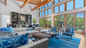 Televisión y chimenea