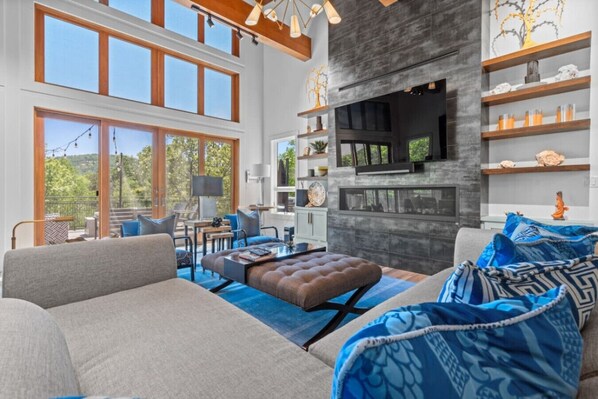 TV, fireplace, ping pong - Luxurious Retreat | Private Creek View | Hot Tub (Hot Springs)