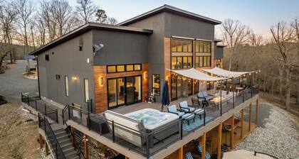 Luxurious Retreat Private Creek View Pool Hot-tub