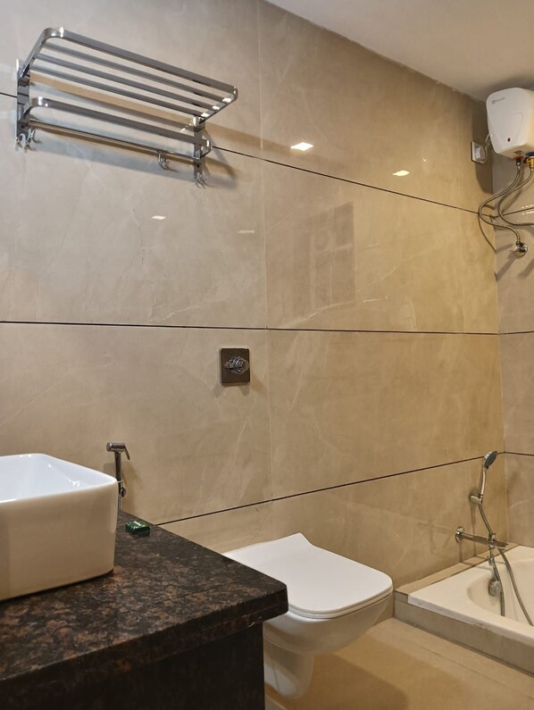 A bathroom with a sink, toilet, and bathtub. - Green Heaven River Side Resort and Villa (Mahabaleshwar)