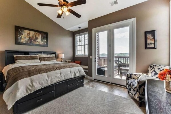 2 bedrooms, desk, WiFi, bed sheets