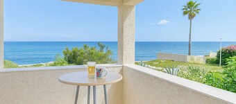 Villa de Bord de Mer | Sea View, Air Conditioning, Terrace