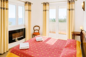 3 bedrooms, iron/ironing board, travel crib, bed sheets