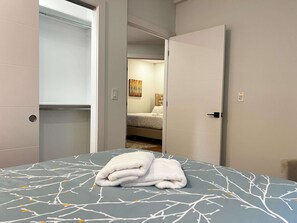 4 bedrooms, iron/ironing board, WiFi, bed sheets
