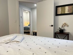 4 bedrooms, iron/ironing board, WiFi, bed sheets