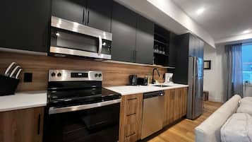 Coffee/tea maker, fridge, microwave, oven