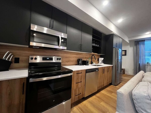 Fridge, microwave, oven, stovetop - Harbor's Edge: Comfort and Serenity (Halifax)