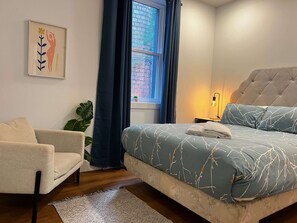 4 bedrooms, iron/ironing board, WiFi, bed sheets