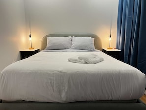 4 bedrooms, iron/ironing board, WiFi, bed sheets - Harbor's Edge: Comfort and Serenity (Halifax)