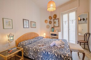 2 bedrooms, bed sheets