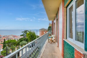 Standard-Apartment, Mehrere Schlafzimmer (Simply Romantic Sea View) | Unterkunftsgelände