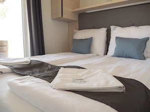 Appartement Deluxe | Coffres-forts dans les chambres, rideaux occultants