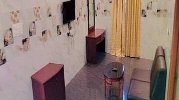 Luxury Suite, Balcony | Living area