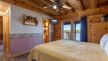 3 bedrooms, desk, iron/ironing board, free WiFi