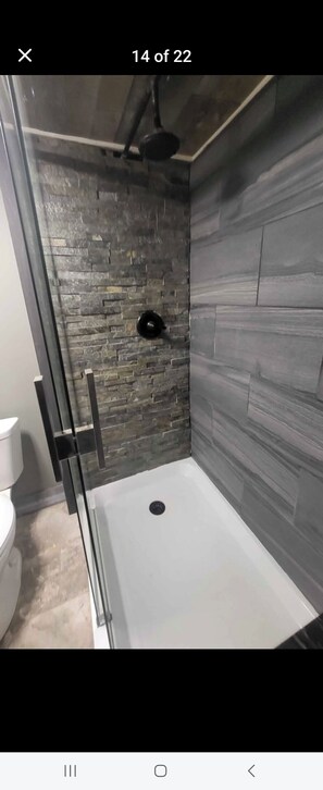 Towels, toilet paper - Comfortable 1 bedroom apt with hot tub access. (South Wales)