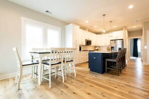 Dining - Three Seas 2, steps from the beach (Carolina Beach)