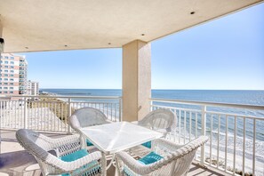 Outdoor dining - Beautiful Oceanfront Oasis! (North Myrtle Beach)