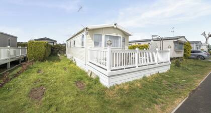 3 Bedroom Mersea Beach Retreat-getaway by the Sea