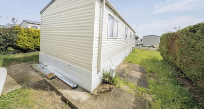 3 Bedroom Mersea Beach Retreat-getaway by the Sea