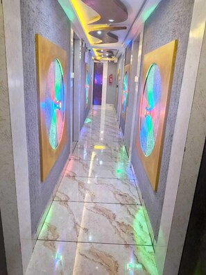 Lobby - Hotel Raj Palace (Ahmedabad)