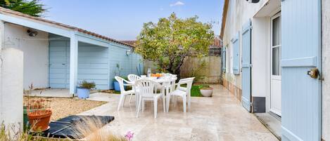 屋外ダイニングエリア