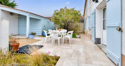 House for 6, close to the town centre