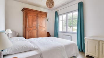 3 bedrooms, iron/ironing board, free WiFi