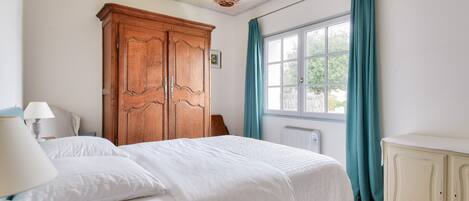3 bedrooms, iron/ironing board, free WiFi